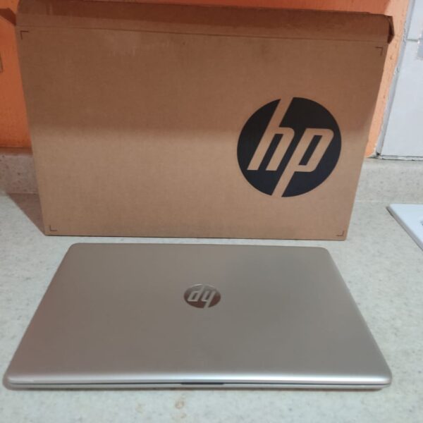 Laptop Hp Pavilion 15-1028la Core I3-7020u 8gb 1tb 15.6